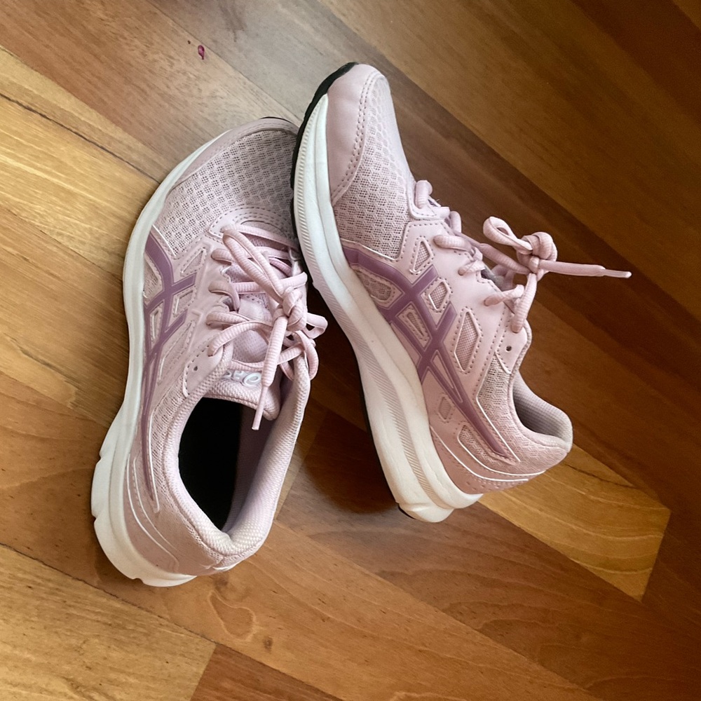 Womens ASICS athletic shoes. Size 6.5 w pink